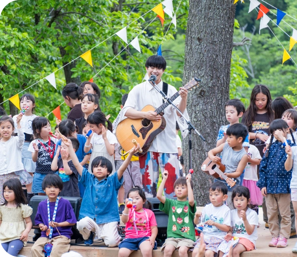 広大な自然公園を舞台にしたLIVEをぜひお楽しみください！